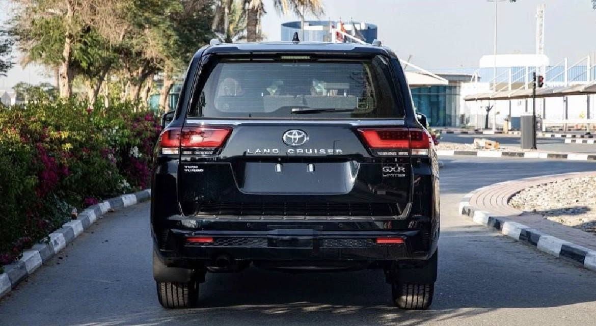 متوفر تصدير 
لاند كروزر GXR LTD 3.5L
2026 
شامل الوحات الشماليه واصل الئ كركرك مدة وصول اسبوعين تقريبا 
السعر 890ورقه 
متوفر نظام الاقساط
للتواصل واتساب:
***********
