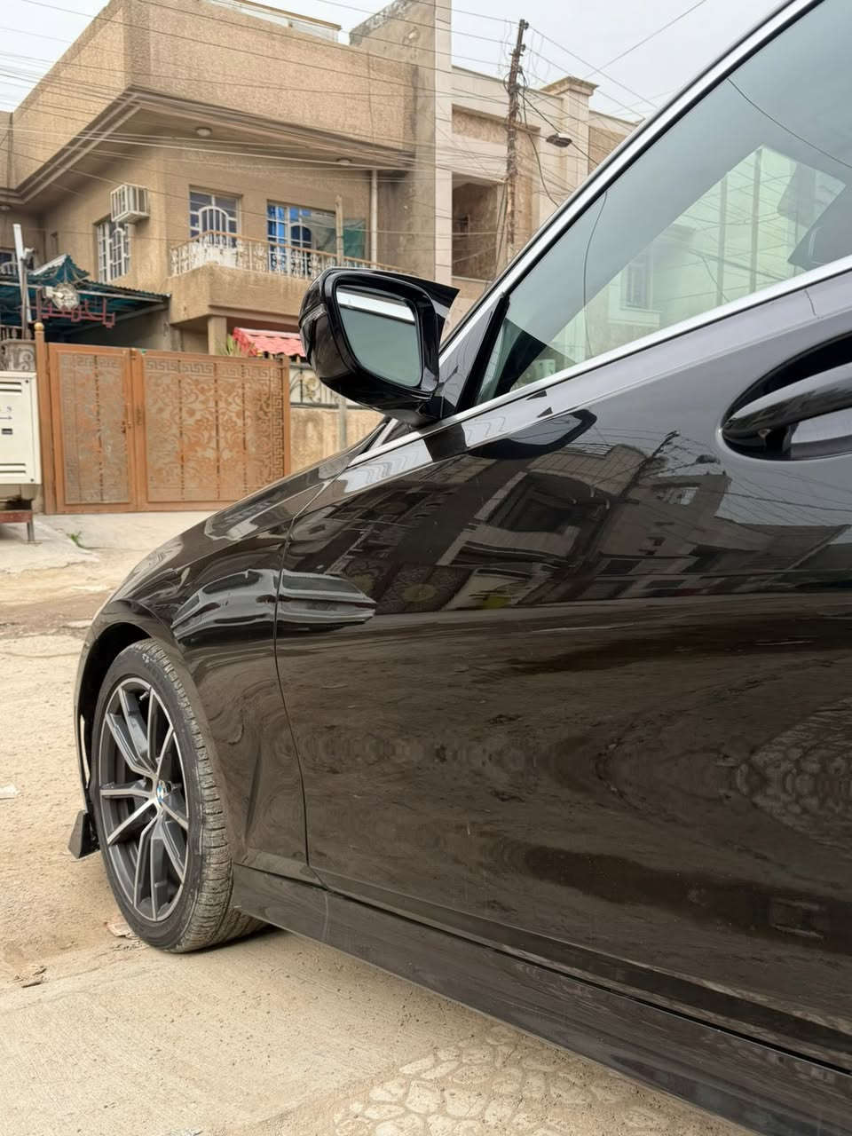 بسم الله الرحمن الرحيم
سيارتي الجميله للبيع فقط bmw 2021 رقم بغداد
مواصفات / 

فول 1/1 للاخير عدا الداتا شو 

تدفئه كشنات 
خزن ميوري 
شاشه دجتل 
فول للعين 
ماشيه 25 الف 
بدون نقص برغي واحد كامله للاخير 
حادث / نص بنيد فقطط + جاملغ امامي مبدل 
بدون شواصي بدون لغد كفاله
السعر 248 وبيها مجال 
مكاني بغداد البنوك 
***********
