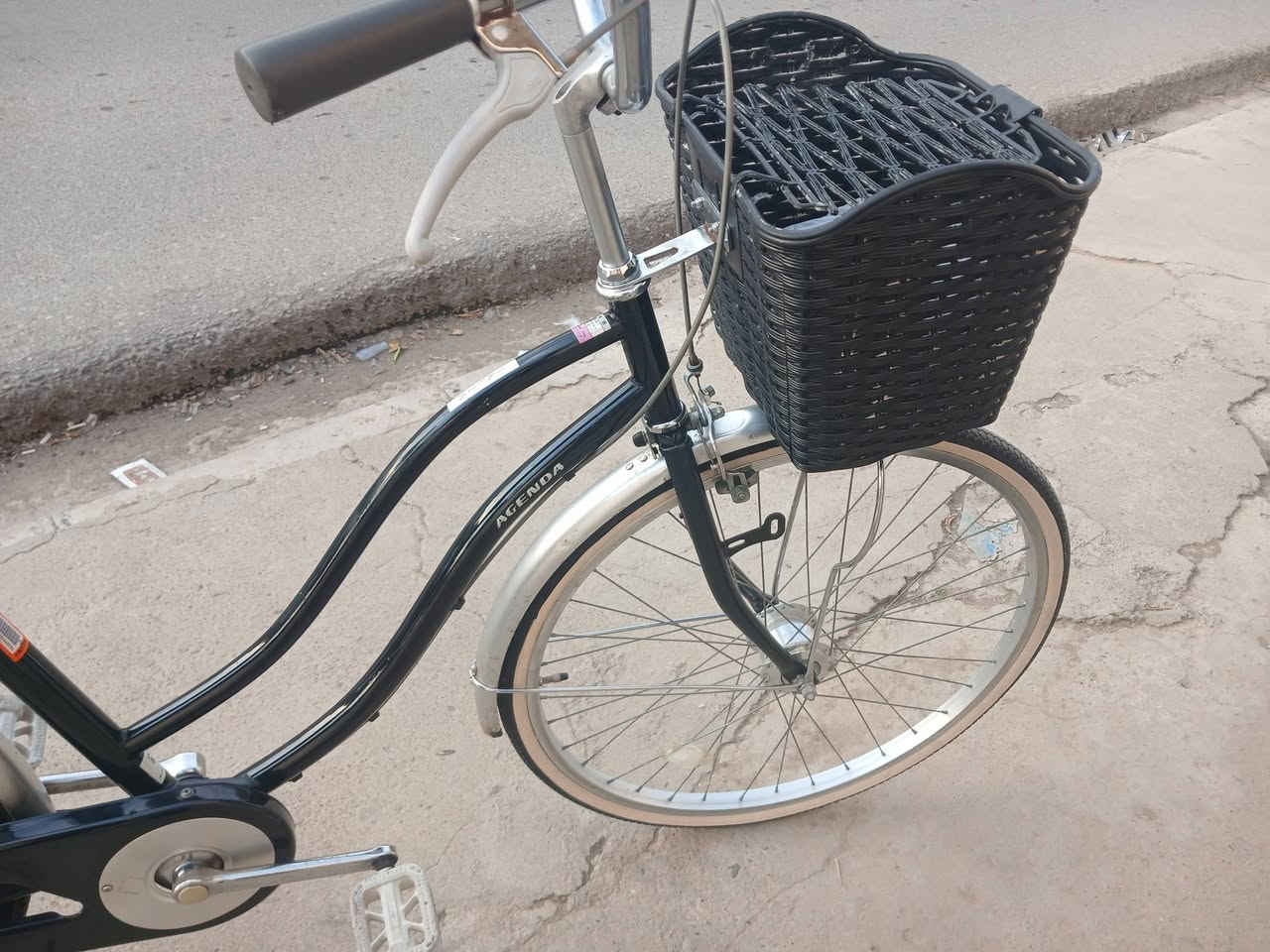 بايسكل عبد الحليم جديد 
الحجم 26 
لون اسود برغي مامفتوح 
السعر 75بي مجال


**إذا كنت صاحب هذا الإعلان وتريد حذفه لأي سبب، رجاءا أرسل رسالة إلى الدعم الفني**