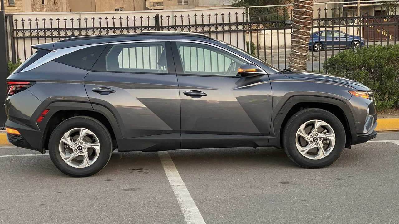 السلام عليكم ( للبيع فقط) ***********
توسان موديل 2024 وارد امريكي فول بانوراما
لونها رصاصي
دخول وترقيم جديد ( رقم اربيل تحويل ثاني يوم)
بدون قطرة صبغ بدون تبديل بدون ايرباك
( حادثها فقط تعديل pdr بارد بحافة البنيد) 
الباقي كفاله عامه شرط السونار 
الموصفات فول واذكر جزء منها 
🔹بانوراما على طول السقف 
🔹كشنات جلد بالكامل + تدفئه
🔹كشن السائق كهرباء + هاند بريك بصمه
🔹بصمة تشغيل + بصمة ابواب + جنطه كهرباء 
🔹شاشه ايباد كبيره الحجم + تبريد شاشه
🔹محرك 2500 + انظمة متعدده للقياده
🔹تدفئة مقود + فول رادار 360 درجه
🔹اشاير بالمري + نقاط عمياء 
🔹ماشيه 19 الف وبعد مماشيه بالعراق
🔹للامانه السياره جديده جدا وبعدها بريحة الشركه ( جميع الايرباكات سليمه)
🔹السعر 202 
مكاني بغداد خلف هايبر ماركت حي العامل🔹***********
