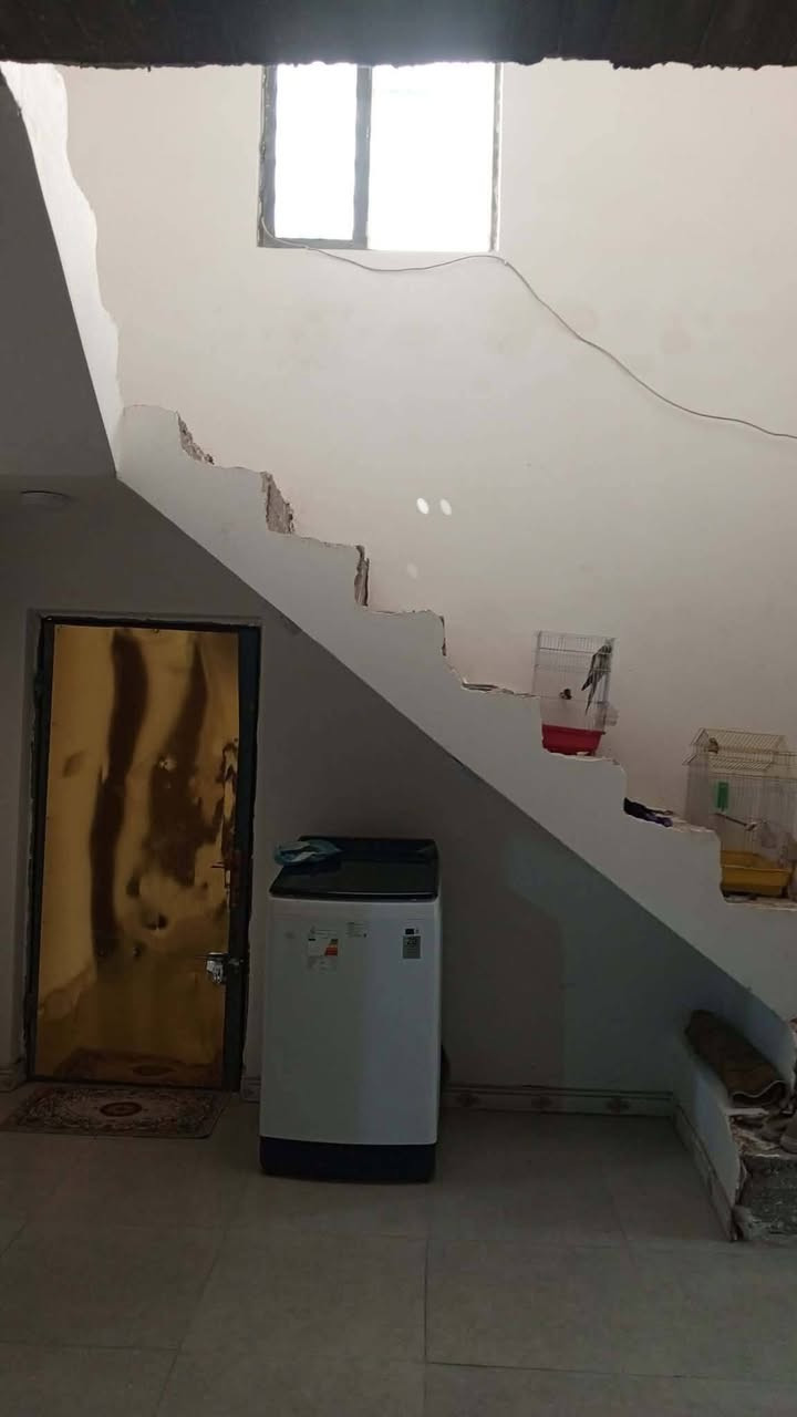 بيت للبيع بسهله قرب مجمع شبيلي مساحته 120 متر مربع طابو زراعي سند 25 غرفتين وصاله ومطبخ وستقبال وحمام داخلي وحمام خارجي ومكشوفات ثنين بناء طابوك اساس وسقف صب ارضيه بورسلين جدران حمامات ولمطبخ سيراميك سعر 48 وبي مجال


**إذا كنت صاحب هذا الإعلان وتريد حذفه لأي سبب، رجاءا أرسل رسالة إلى الدعم الفني**