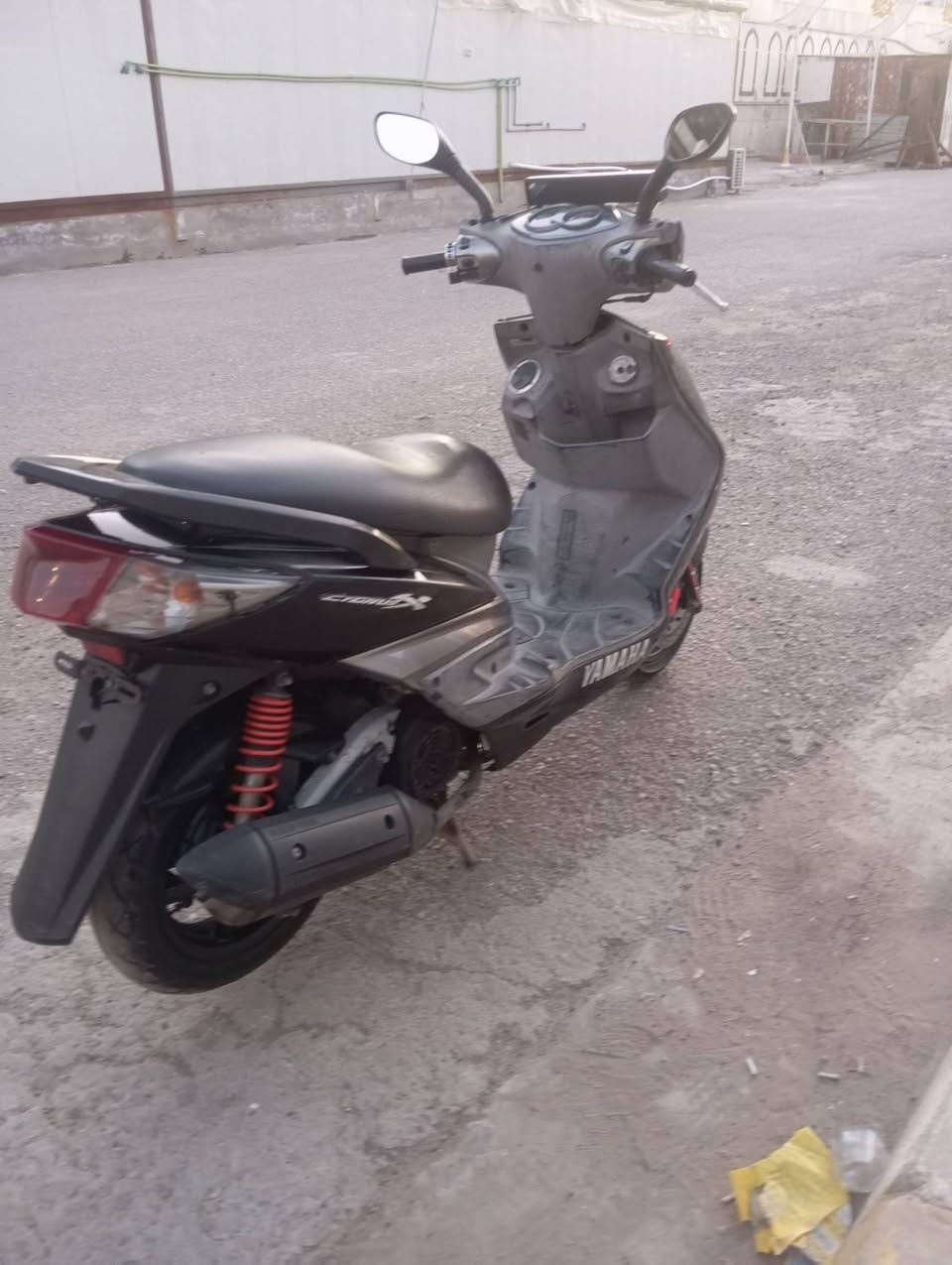 السلام عليكم دراجه سكنس للبيع دراجه رمبه اي نقص ما بيها ماكينه بلاديه ما مفتوحه كهربائيات شغاله برغي ما نقصها مكان بغداد العبيدي السعر 800 وبيها مجال حق الجيه الاتصال ***********
