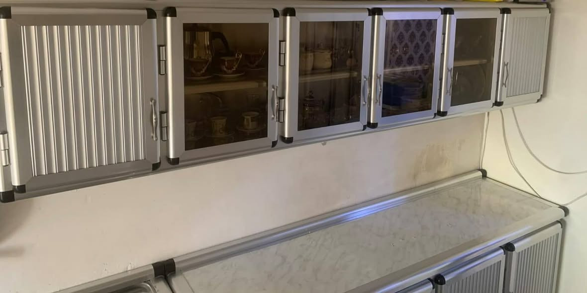 كاونتر المينيوم باب اول
قياسات الكاونتر الارضي ٢متر والسنك ١١٠  والملحق ٢٥٠ سنتمتر 
السعر ٣٠٠ وبي مجال 
للأستفسار ***********
