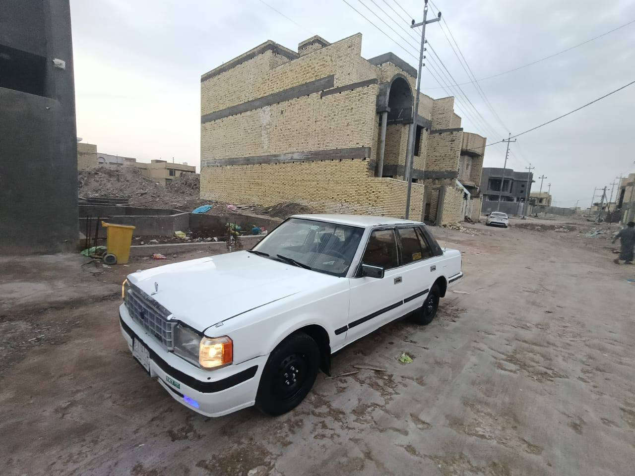 الرقم *********** اتصل وبيك خير وتدلل 
السلام عليكم ورحمة الله وبركاته للبيع سياره كراون سوبر  رقم (مثنى ) 
موديل (86) راعيها موجود (مكفوله من الصوليات والضربه والكصه والشاصي والكسن ونقل جثه) 
   مكينة وكير 2500 سته سلندر حداديه تخم تاير جديد دواخل حلوه ويل كب جديد بطاين حلوه(مصبوغة عام جماليه فقط ) كهرباءيات شغاله من الطول للـ طول السعر 32وبيها مجال

مكان السياره ذي قار المركز 
للستفسار الاتصال على الرقم التالي
