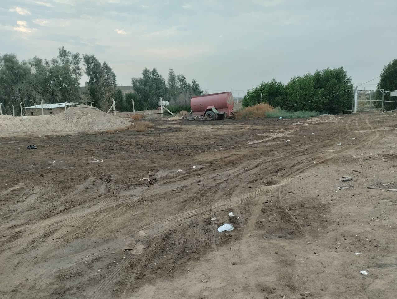 السلام عليكم للبيع قطعه ارض طابو زراعي سند 25 مداور المكان حي منصور ع قرب بيت الاستاذ علي راضي المساحه 1000 متر *********** بي واتساب
