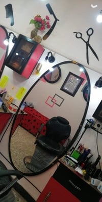 اغراض محل حلاقة كاملة للبيع للتواصل الاتصار على الرقم 07701013803