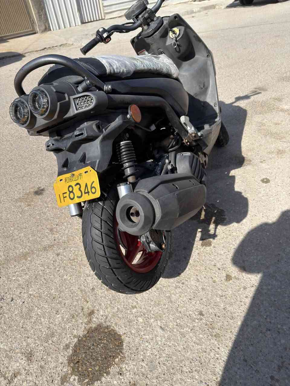 السلام عليكم سكنس جبلي لبيع فقط دراجه رمبه صارله اقل الشهر من نزلت دراجه جديده بالجيس 
كاربون فايبر اصلي 
سكان رياضي اصلي 
دراجه كلش حلوه شلعه اشك الكاع وكله بلادي ومعدل وبانزين محسن افول اله دراجه انظف من الجديده 
العنوان بغداد الشعب سوق شلال 
رقم الهاتف ***********
