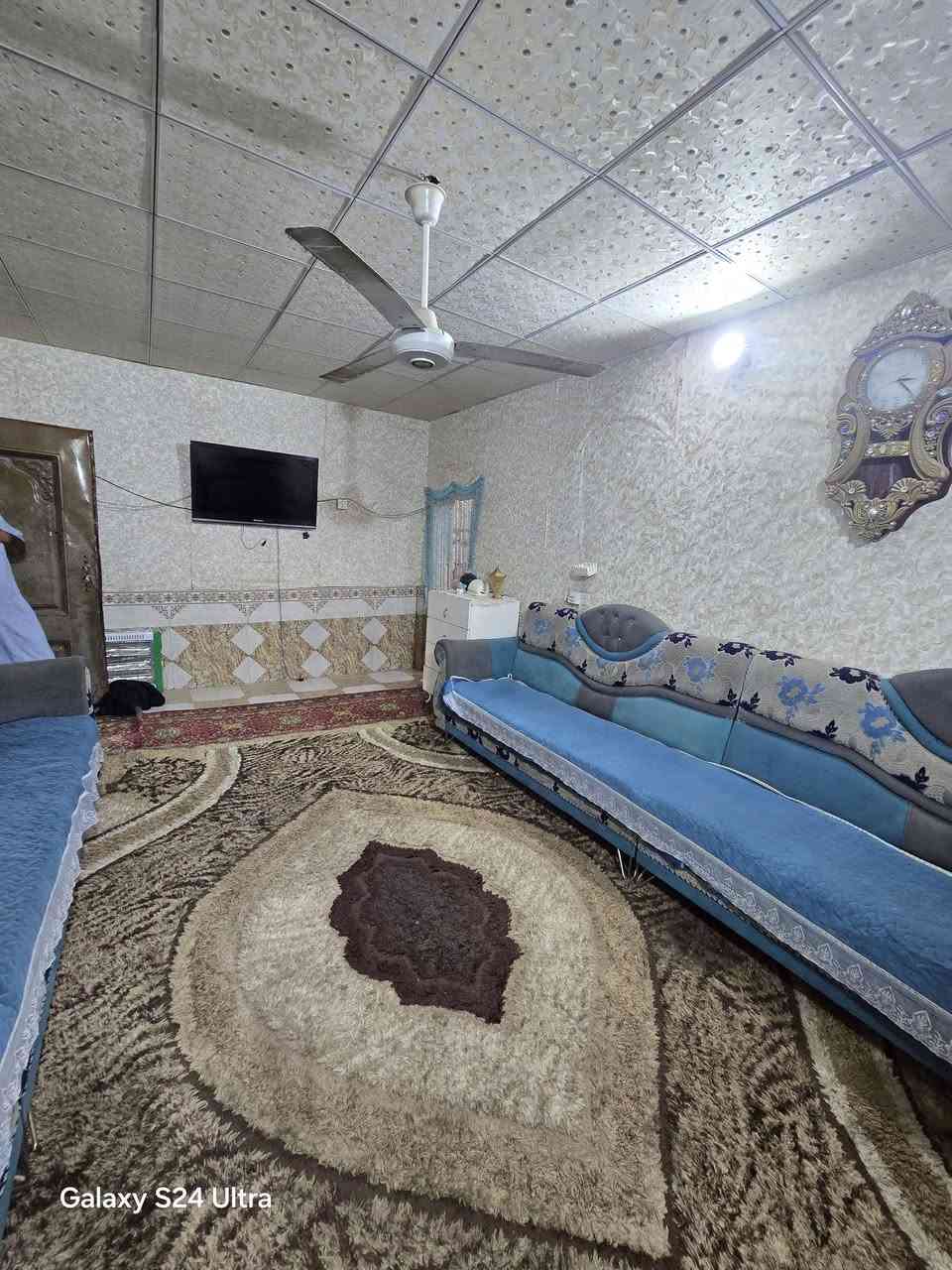 بيت لبيع بشارع المطار الجديد السماحه ٨٠متر يحتوي على غرفه وصاله ومطبخ ومكشوفه وصحيات السعر ٢٣ وبي مجال البيت على الساحات قرب جامع الحسان او مجمع الشرق مو فرعي البيت على ساحات للستفسار ***********
