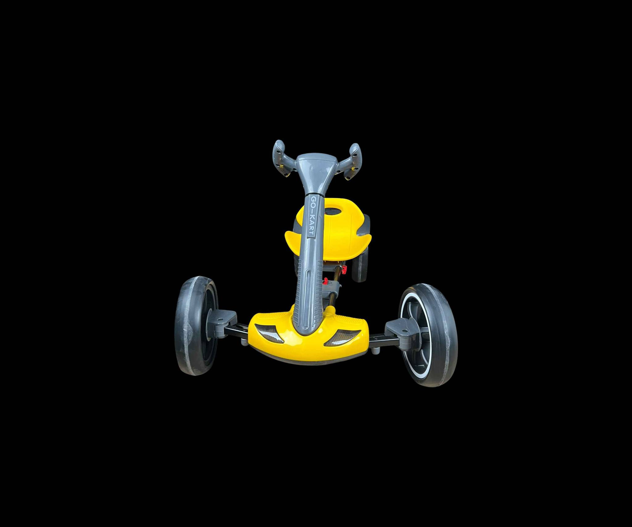 دراجة أطفال كهربائية قابلة للطي مع تحكم عن بعد – Go Kart

الاستخدامات:

لعبة ممتعة وآمنة للأطفال للقيادة داخل المنزل أو في الحدائق والساحات.

تطوير مهارات التوازن والتحكم بالحركة لدى الطفل.

مناسبة كنشاط ترفيهي يومي أو كهدية مميزة للأطفال.

يمكن استخدامها بوضع القيادة اليدوية أو عبر جهاز التحكم عن بعد للأهل.

المميزات:

تعمل بنظام بطارية قابلة لإعادة الشحن.

مفتاح تشغيلإيقاف خلفي (Power ONOFF).

أزرار تحكم أمامي وخلفي على المقود.

مزودة بمؤثرات صوتية وأزرار موسيقى مدمجة في المقود.

جهاز تحكم عن بعد للتحكم بحركة السيارة (تقدم  تراجع  توجيه).

هيكل قوي مصنوع من بلاستيك متين وآمن للأطفال.

عجلات عريضة وثابتة لثبات أفضل أثناء الحركة.

مقعد مريح بتصميم منحني لدعم ظهر الطفل.

إمكانية تعديل وضعية المقعد (أمام  خلف) حسب العمر.

نظام طي لتسهيل التخزين والنقل.

زر أمان مزدوج في نظام الطي لتثبيت الهيكل بإحكام.

طول سلك الشاحن: 100 سم.

قياس الكارتون:

- الطول: 80 سم
- العرض: 27 سم
- الارتفاع: 25 سم

محتويات الصندوق:

جسم السيارة.

4 عجلات.

جهاز تحكم عن بعد.

شاحن كهربائي.

مفك + عدة تثبيت (وردات معدنية وبلاستيكية).

دليل استخدام.

الملاحظات:

يجب شحن البطارية بالكامل قبل أول استخدام.

يُفضل إشراف شخص بالغ أثناء استخدام الطفل.

لا تُستخدم في الأماكن المبللة أو أثناء المطر.

العمر المناسب يحدد حسب حجم الطفل وتحمله للجلوس والتحكم.

يتم تركيب العجلات حسب التعليمات المرفقة في الدليل. الزبير, البصرة


**إذا كنت صاحب هذا الإعلان وتريد حذفه لأي سبب، رجاءا أرسل رسالة إلى الدعم الفني**