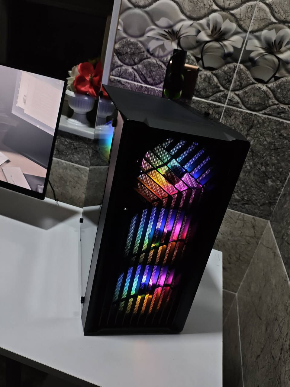 تجميعة للبيع ويه شاشة
مواصفات التجميعة

CPU-XEON E5-2650 v4 
GPU SJS RX 580 8GB DDR5 
MB X99 HUANANZHI 
RAM 1×16GB DDR4 2133P
PS 500W GAMEMAX  
SSD 128 WALRAM
HDD 500G WD BLUE 
CPU COOLER AIGO ICE200 PRO 
CASE CIT BLADE 4FAN
(سعر 350 الف)
التجميعه مفحوص قطعها بالكامل اي خلل ما بيها 
منزل بيها RE9
ويندوز 10 برو محدث هوه والكرت اخر تحديثات
 توصيل 5 لكل المحافظات

مواصفات الشاشة

Redmi Monitor A24 (165Hz)
REDMI A24FAA-RG
معدل التحديث (Refresh Rate): تردد 165Hz
زمن الاستجابة: 1ms (GTG) 
نوع اللوحة (Panel): IPS
حجم 23.8 وبدقة Full HD (1920×1080)
الألوان  99% sRGB
مستعمله نظافة 95%
سعرها 130 الف 
متوفر توصيل كل المحافظات 5 الاف 

ابيع كيس وحد او شاشة وحد عادي
البيع فقط بأعتماد 10 اسيا ينزل من الحساب 
او تتفضل يمي للبيت بالموصل وتاخذ


**إذا كنت صاحب هذا الإعلان وتريد حذفه لأي سبب، رجاءا أرسل رسالة إلى الدعم الفني**