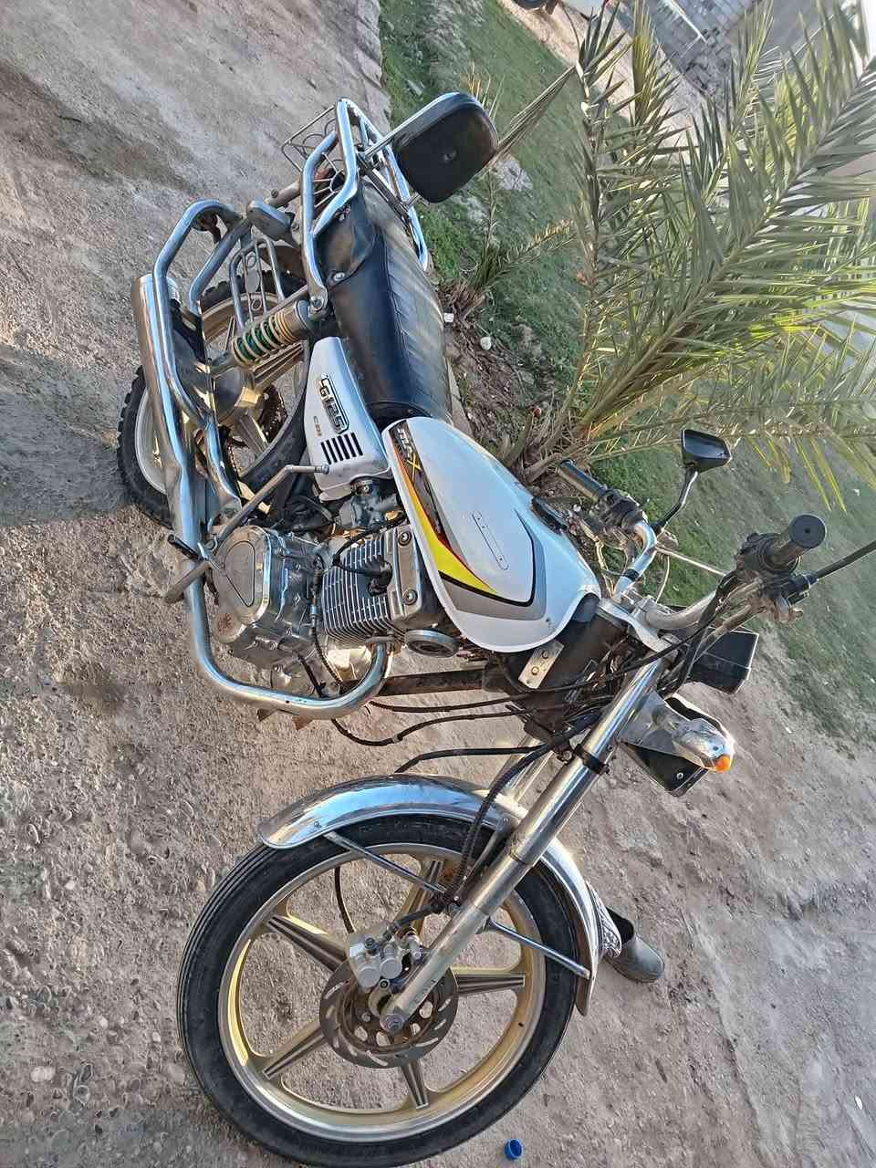 ماطور خمسه كير محرك نضيف كهربائيات شغاله سلف شغال وياله انضاف السعر 325وبيه مجال مكاني الحويجه داخل لتصال ***********
