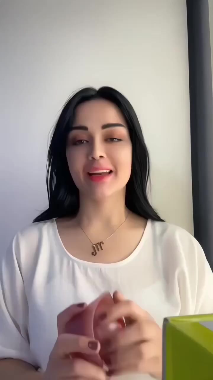 بشرة مثل الحرير بلمسة واحدة! ✨ كريم فيفيان للترطيب العميق والنضارة الفورية. نعومة تدوم وريحة تجنن بدون ملمس دهني. دللي بشرتك لأنها تستحق! 🌸💖"
​
#فيفيان #كريم_فيفيان #عناية_بالبشرة #ترطيب #نضارة #اكسبلور #Explore #جمال #روتين_يومي


**إذا كنت صاحب هذا الإعلان وتريد حذفه لأي سبب، رجاءا أرسل رسالة إلى الدعم الفني**