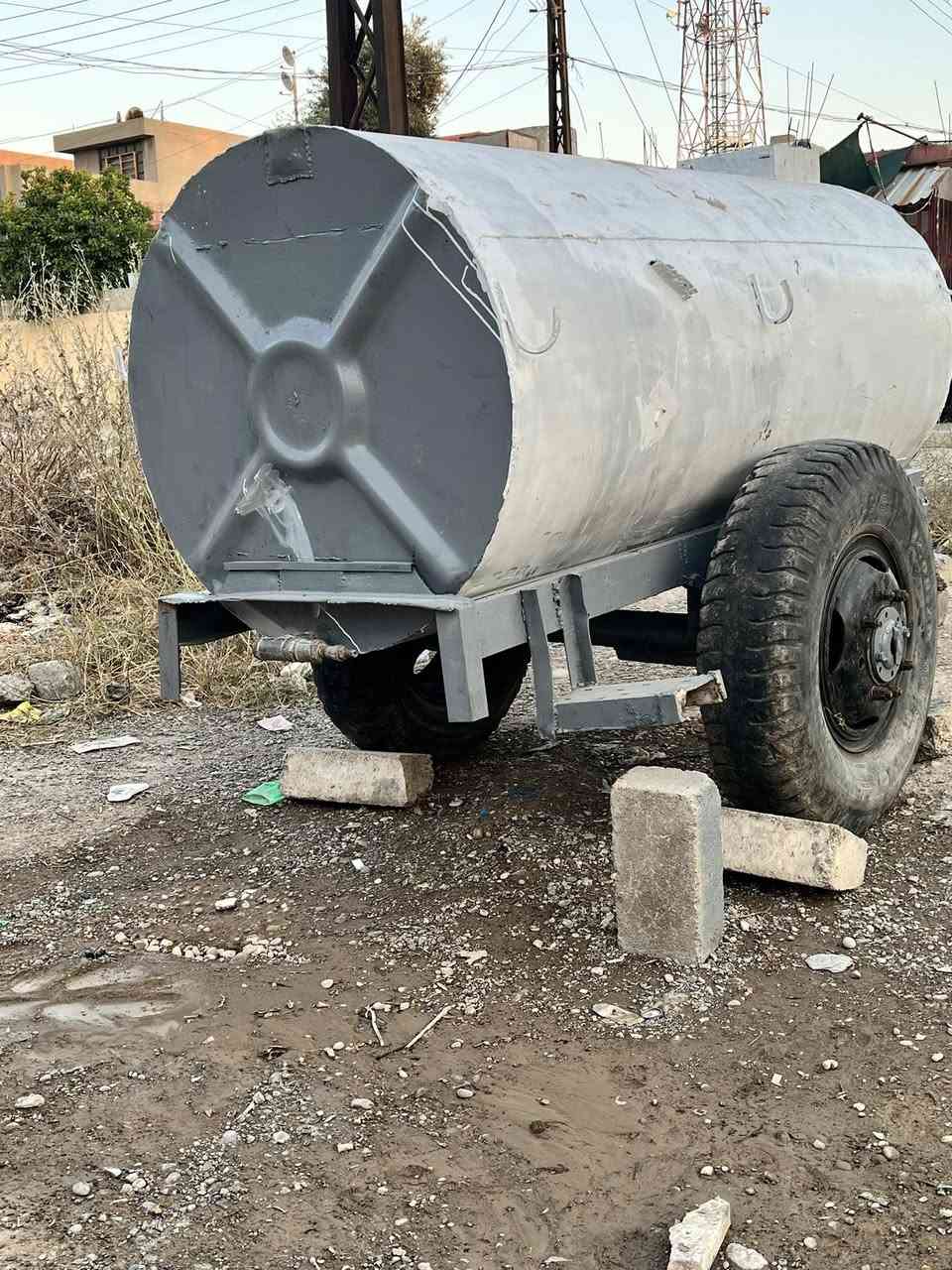 للبيع مقطوره 3500لترنضافه 70بل ميه حداديه جديده بدون خيسان العنوان موصل الأجانب الايسر السعر الاتصال على الرقم ***********
