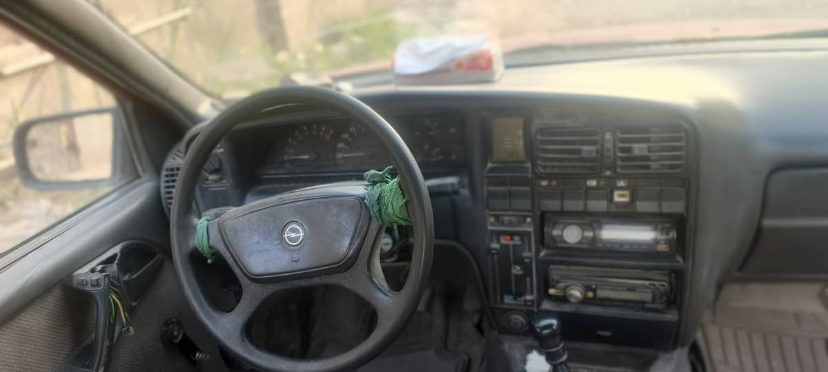 سلام عليكم 
للبيع أوبل اوميگا مديل ٨٩ محرك وگير عادي نضيف عوزهه حداديه اللون أحمر رقم قادسيه مكان في الديوانية ناحيه المهناوية سعر ١٦ورقه وبيهه مجال للاتصال. ***********
