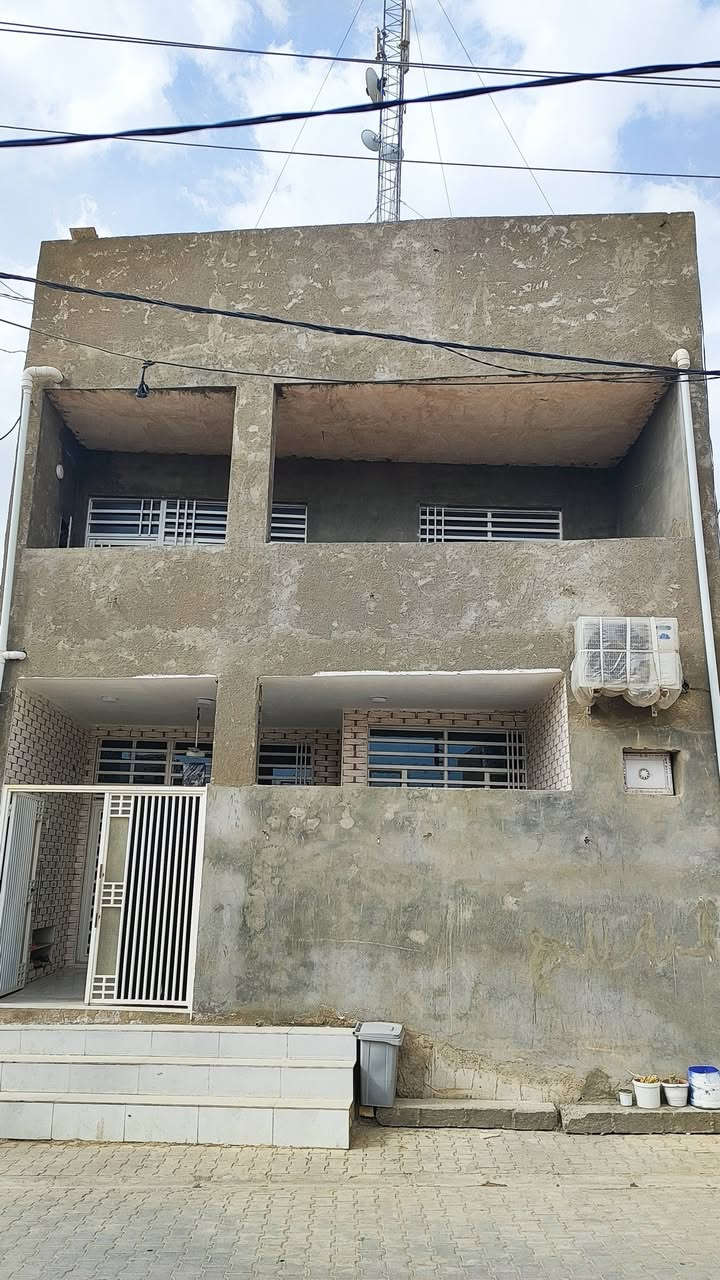 السلام عليكم دار للبيع البناء بدايه السنه2025 مساحه 16 في8 طابقين التفاصيل مذكوره باالصور اتصال ع الرقم *********** 
*********** 
يوجد واتساب
