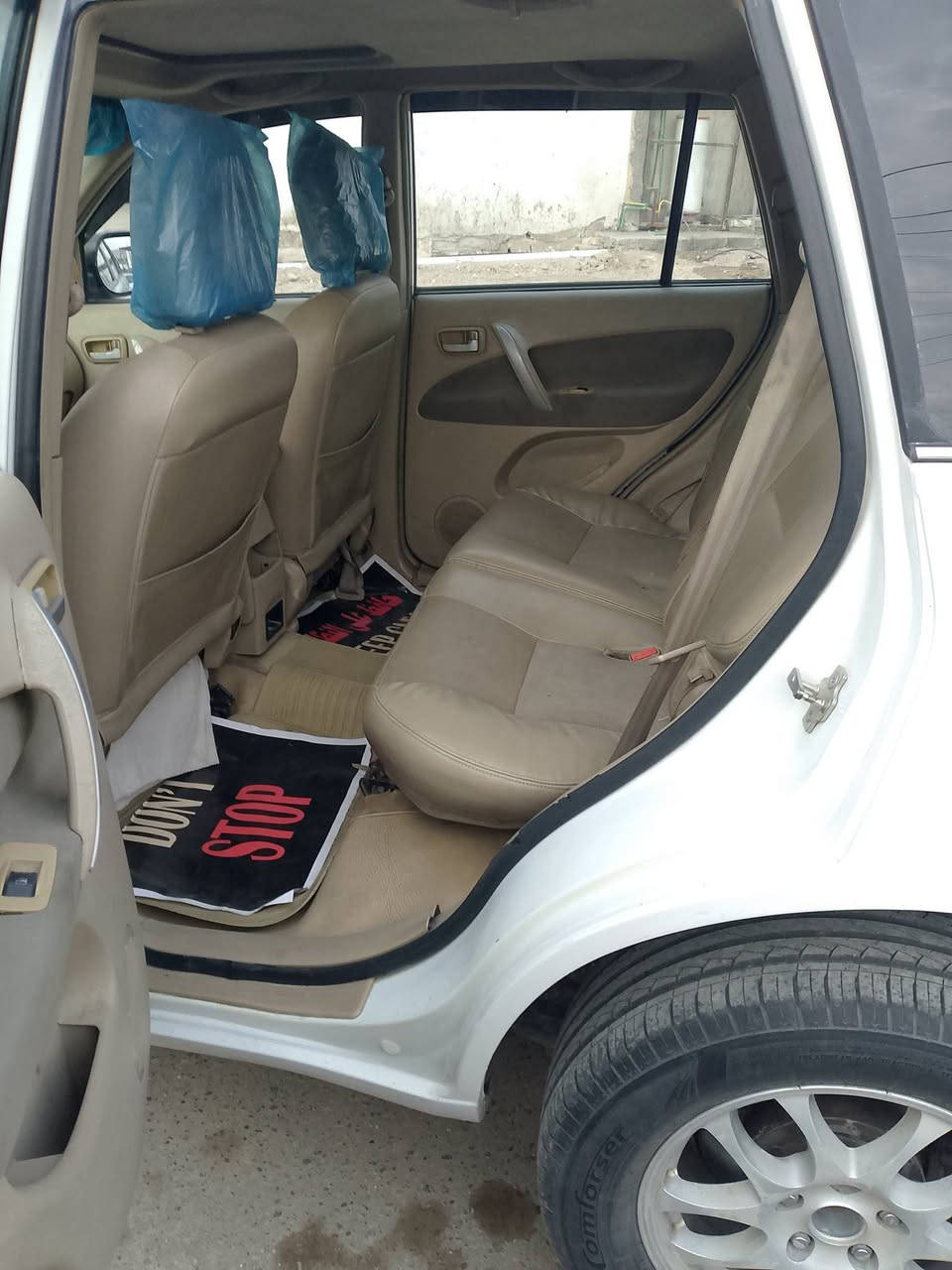 شيري تيكو 2011
كير ميكانيكي 
سنوية باسمي 2029
هزة جديدة رقم انكليزي جديد 
كهربائيات شغالة داخل وخارج
تبريد شغال 
صدر نظيف 
شاشة كاميره خلفية 
مرايات جانبية كهربائية 
 سايدروف شغال
مبدل باب الصندوق 
العنوان بغداد سريع الدورة مقابل شارع 60 
السعر 58 وبيها مجال بسيط 
للاستفسار 
*********** واتساب
