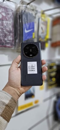 مي 13 الترا • ٥١٢/١٢ • كاميرات لايكا