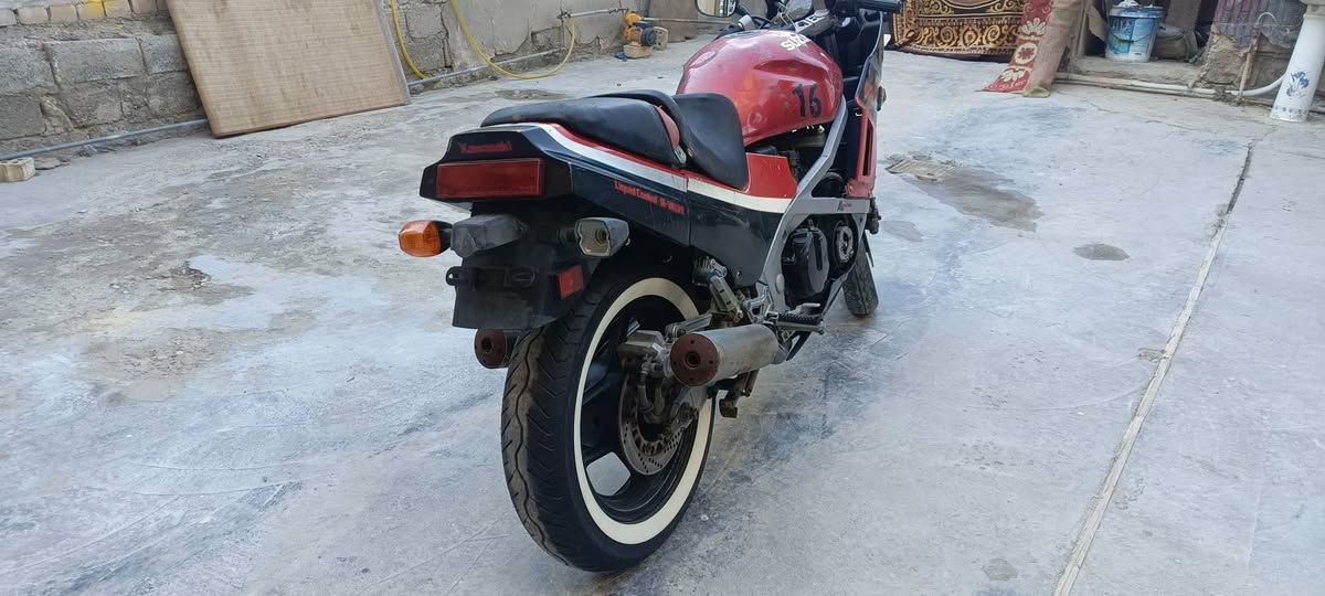 سلام عليكم  .
من رخصت الادمن المحترم 

دراجع كاوسكي 400 

الدراجه كلش نضيفه 

كهربائيات كلهه شغاله 

باتري جديد 

 تاير خلفي جديد  

الدراجه بيهه ولف يعني بس كور 

المكينه جديده ماملعوب بيهه شركه 

مكان الدراجه ابو غريب الحصوه

رقم الهاتف  ***********

0756337855

السعر 500 او بيهه مجال للطيبين
