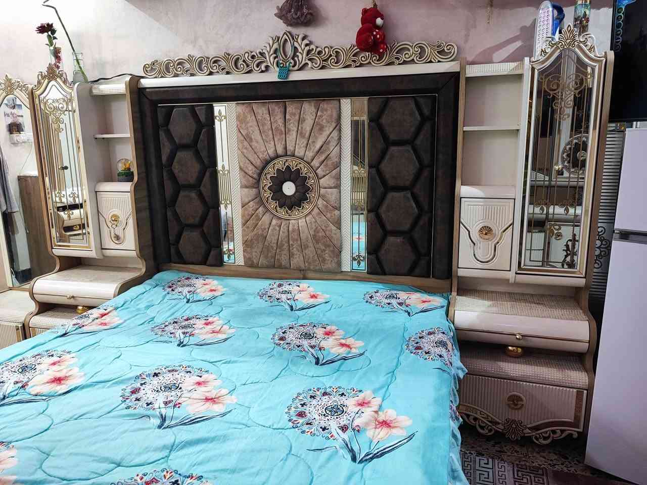 السلام عليكم عندي غرفه اخشاب تركي ادعش قطعه مع ميز بلازما العنوان  بغداد مدينه الصدر السعر مليونين ***********
