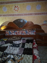 عندي جرباية صوميا + فراش وميز تواليت للبيع السعر 125 الف 07716060868