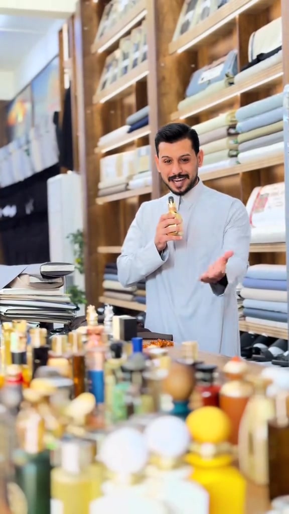معرض دشداشة شاكر الوكيل الحصري لشركة الراقي والفخامه العنوان📍  الفرع الاول:الحلة/شارع 40 مقابل ماكؤلات طماطه  الفرع الثاني: الحلة/ قرب مجسر الثوره طريق بغداد واتساب:***********
