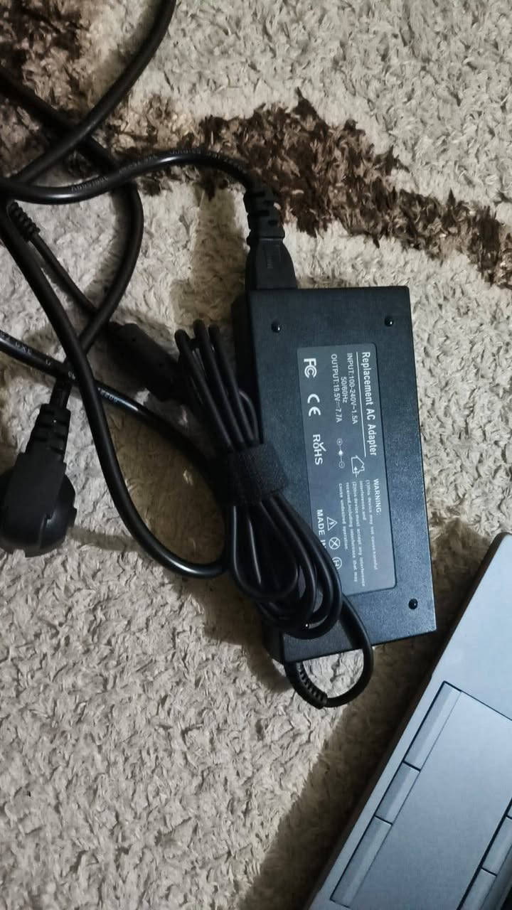 رقم:***********
سلام عليكم 💻 لابتوب HP ZBook 15 G5 Workstation
الماركة: HP يدعم فيس ايدي بصمه اصبع 
الموديل: ZBook 15 G5 
الحالة: مستعمل / نظيف
⚙️ المواصفات
المعالج: Intel Core i7 الجيل الثامن ( i7-8850H) بسرعة تصل إلى 4.1GHz
عدد الأنوية: 6 أنوية
الرام: 16GB DDR4 (قابل للترقية حتى 128GB)
التخزين: SSD 512GB NVMe سريع
كرت الشاشة الداخلي: Intel UHD Graphics 630
كرت الشاشة الخارجي: NVIDIA Quadro P1000 أو P2000 ‏4GB مخصص للتصميمو العاب والجرافيك
الشاشة: 15.6 بوصة IPS
الدقة: Full HD ‎1920×1080‎
النظام: Windows 10 / Windows 11
🔌 المنافذ
3 × USB 3.0
2 × USB-C Thunderbolt 3
HDMI
LAN Ethernet
قارئ كرت SD
مدخل سماعة وميكروفون
📡 الاتصال
Wi-Fi
Bluetooth
🔋 معلومات إضافية
بطارية 90Wh
وزن الجهاز حوالي 2.6 كغم
هيكل قوي مخصص للأعمال الثقيلة (Workstation)
مناسب لبرامج التصميم والمونتاج والهندسة مثل AutoCAD وPremiere �
DeviceBeast +١
✅ 
لابتوب HP ZBook 15 G5 وركستيشن قوي مناسب للتصميم والمونتاج العاب والبرامج الهندسية، أداء عالي وشاشة Full HD مع كرت شاشة احترافي NVIDIA Quadro.
إذا
