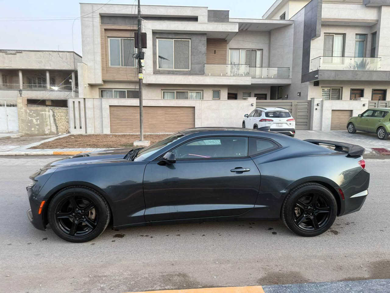 السلام عليكم 
للبيع كمارو 2021 4 سلندر 
ضررها كما موضحة بلسونار 
ماشيه 30 الف 
3 مودات قياده 
هاند بريك بصمه 
اناره داخليه 
السعر 137 ورقه قفل 🔐 
مكاني بغداد البنوك 
رقمي *********** بغداد, العراق
