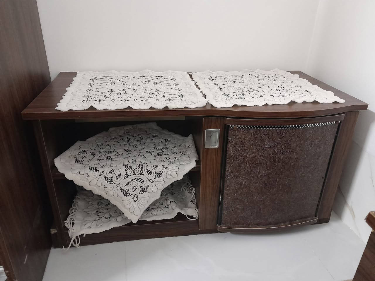 السلام عليكم غرفه نوم للبيع مستعجله عليها مع الدوشك ١٠٠الف عنوان حي السماح الثانيه ***********
