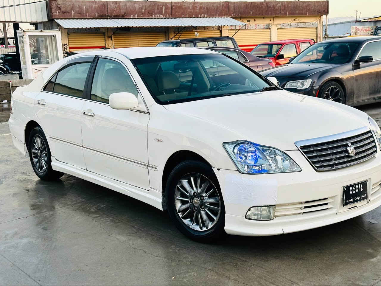 تویتا شاهانە مووس مووس ٢٠٠٥
١٨٠ بچوک بە بچوک 
٣ دوگمە پەردە ناو زەرد کامل کراوە بە سپورت 
دەعم و لێدراوی کەڤەر گۆڕاو بەشەرت 
گێڕ و مەکینەو سارد و گەرم بەشەرت 
سەقف شوشەیی 
قفڵی (٥٤) گەڵا 
ژ.م ***********
*********** Singapore
