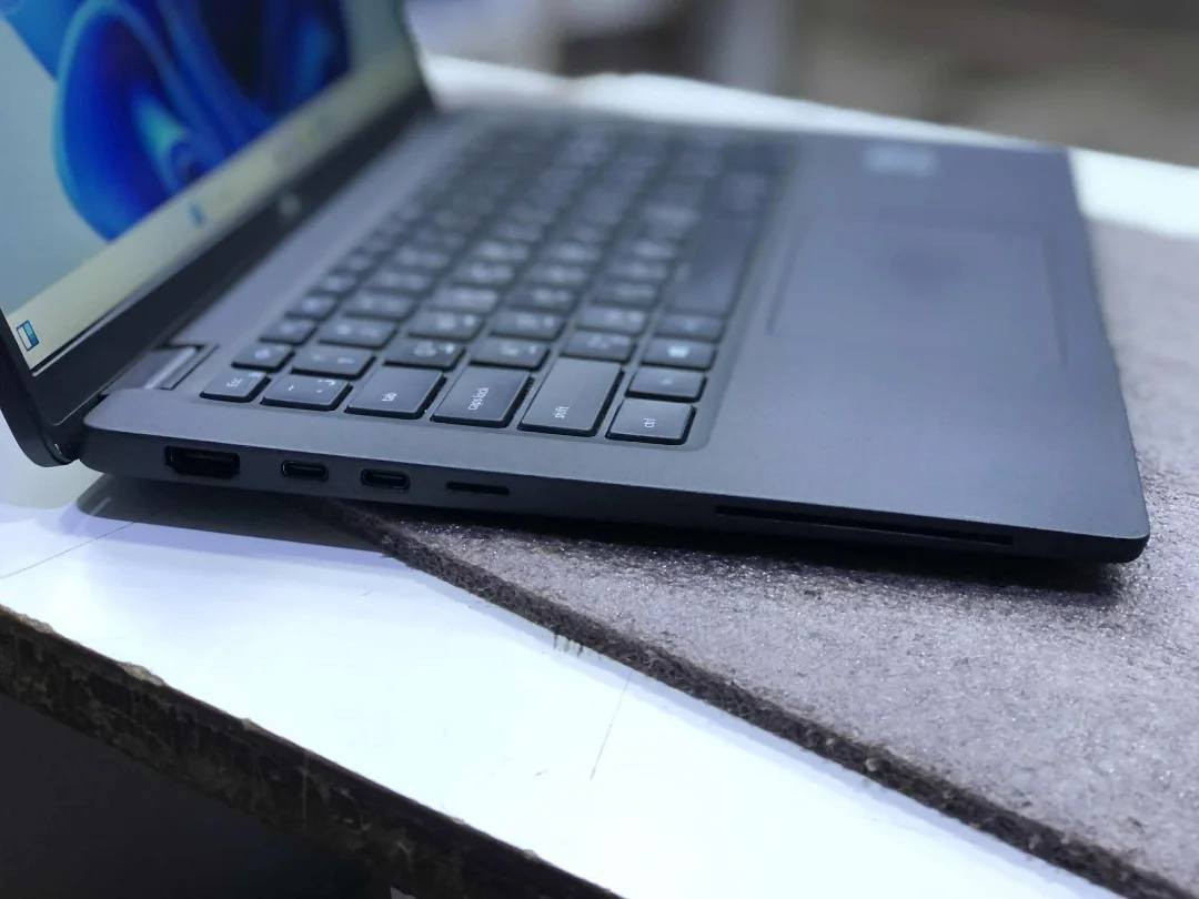 لابتوب Dell 
Dell Iatitude 7410 

معالج intel core i7-10th
Generation 10  جيل العاشر 

رام  ١٦ كيكا نوع ddr4 

هارد  256gb  ssd

شاشة . FHD 14  inch  

كارت شاشة داخلي intel SHARED 8 GB

كيبورد عربي انكليزي
کیبورد ضوئي 

 2 منافذ USB 

1 منفذ Type-C 

1 منفذ SD card 

منفذ hdmi

😍😍السعر 410 دينار❤️❤️

الهدايا
الشاحن اصلي type c
الجنطة
ماوس وايرلس 

مكاني قضاء كلار. السليمانية 

التوصيل متوفر لكل محافضات العراق 

للتواصل ***********
