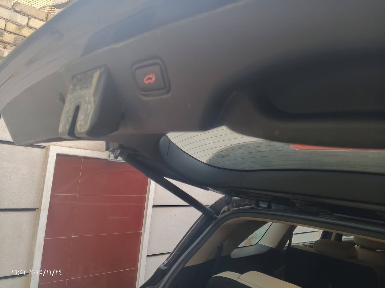 سلام عليكم سورنتو 2016 خليجي كويتي مكفوله من الصبغ لون اسود شذري فول عده الفتحه 6سلندر بصمه صندوق كهرباء ثلاث قطع تبريد مركزي ماسه 124قابله الزياده السياره على وضع الشركه السياره فقط مفتوح بيهه كازكت ومراوس حسب القناعه رقم *********** أو خاص السعر 215 وبيهه جال شي بسيط رقم واسط بأسمي رقم مميز
