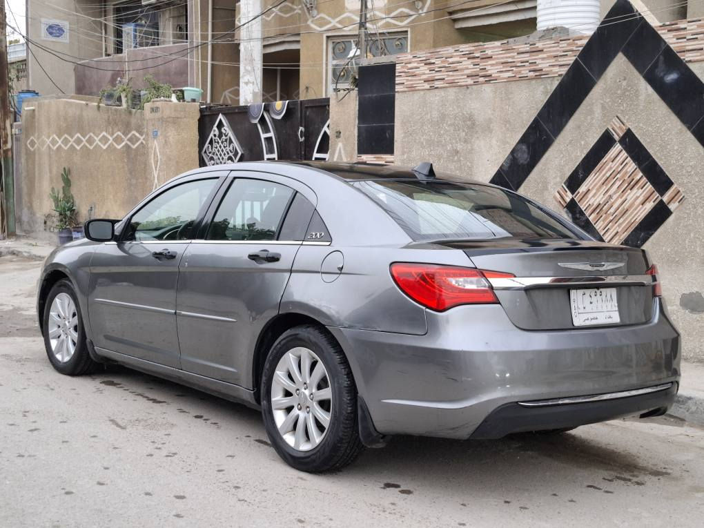 السلام عليكم للبيع او مراوس سي ٢٠٠ محرك ٢٤٠٠ تدفئة وتبريد شاشه كاميرا داخل نظيف جدا صدر امامي وخلفي ممتاز كهربائيات كلهه تشتغل كشن كهرباء تخم تاير نظيف سياره حادثها حافه البنيد معدل بارد بدون تبديل بدون صبغ سياره جديده وجاهزه مكانها بغداد الدوره ابو دشير هاتف *********** سعرها ٨٣ بغداد, العراق
