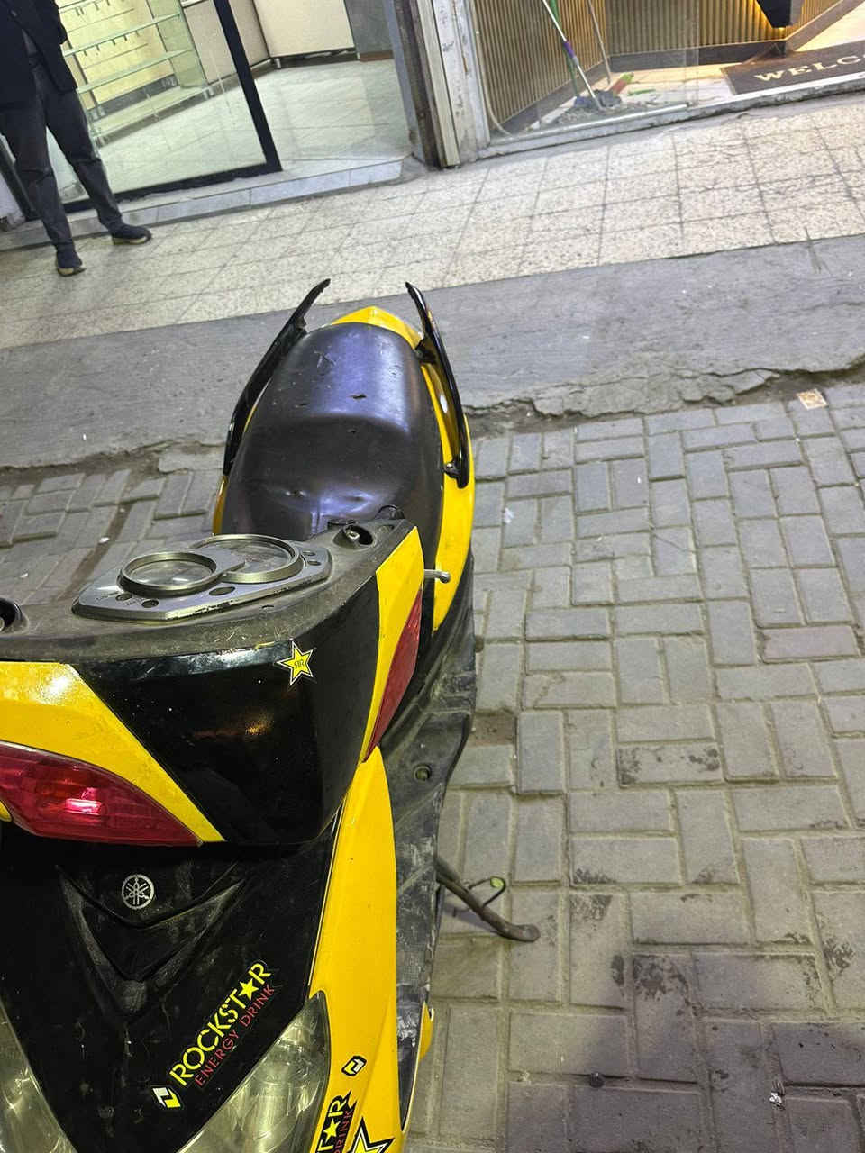 سلام عليكم دراجه سكنس فحل كابريتر الدراجه ابلاديه مامفتوحه مكفوله من دخان او نضوح  كفراته جانن سود صبغتهن صفر جماليه الدراجه كهربائيات كله شغاله ماعده الدشبول بيه اسبايدر قطعتين وبيه فلنجه ان سي واي الدراجه تايرات جدد السعر ٤٥٠ وبيه مجال المكان بياع الرقم ***********
