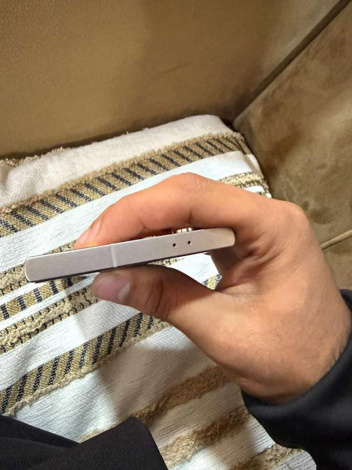 السلام عليكم s24الترا
مساحه 256. السعر 1.000.000وبي مجال للشراي 
دبل سيم كارت 
بعده بل ضمان نضافه100‎%‎

بغداد مدينة الصدر ***********
