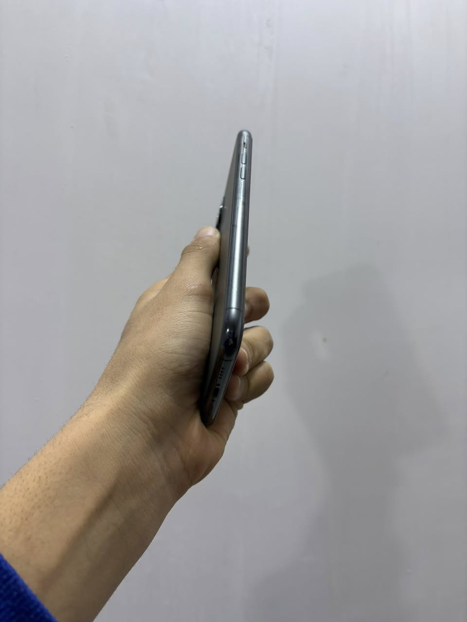 السلام عليكم
🔴ايفون 11 برو ماكس
🔻ذاكره: 256
🔴لون زيتوني
🔻بطارية 84‎%
🔴جهاز بلادي نمودج m شرق اوسط 
🔴ملحقات كارتون كفرات 2
شاحنة وايربود
السعر 350قفل غير قابل للتفاوض 
للستفسار :***********
