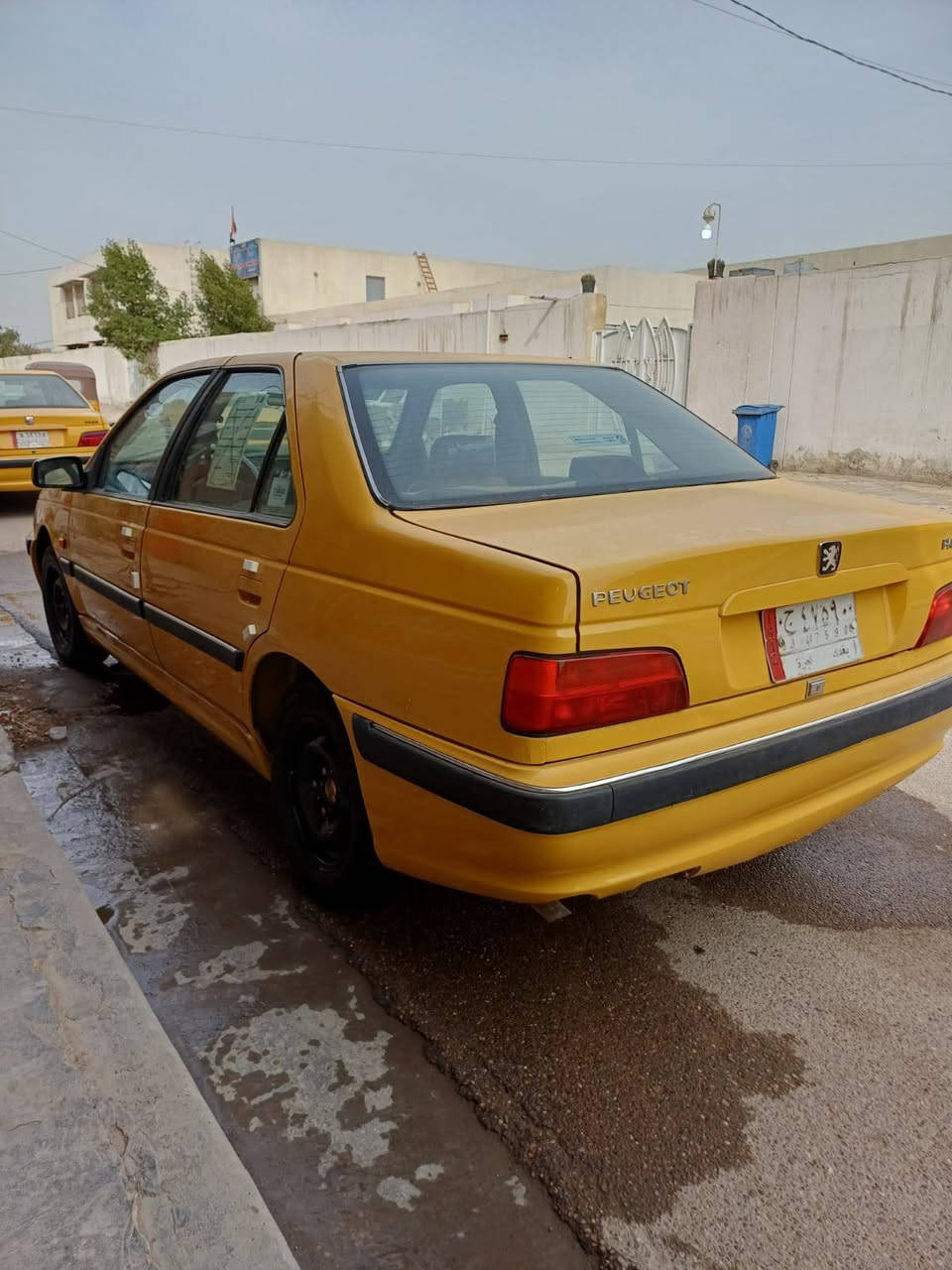 السلام عليكم
بيجو بارص 2015 مكفولة عدة بس الهلالات الخلفية 

تخم تاير جديد 

صدر خلفي امامي جديد 

مدوشمة عام هسة 

مكينة وكير خير من الله 

اترايك البصرة السيارة ناعمة وكلش نضيفة
السعر 46 وبيها مجال قليل 

مكاني بغداد ***********
