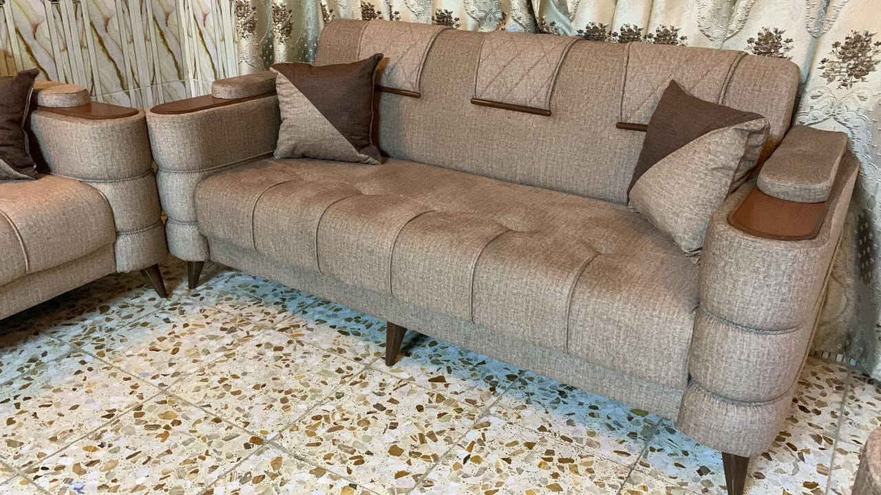 ديوان حطاطه ثقيل درجه اولى شغل معلمنه  قياس ١٤  متر ونص ٢٠ مقعد  كورنر. خشب بلوك اسود سمك ١٦ سم ثقيل خالي من ال ان دي اف سفنج مضغوط مميز أول مع طبقه اكسترا طبي قماش خاولي ناعم. لون بيجي مطعم ب الجوزي . نظام تركي شغل عراقي بالدرجه الأولى عالفحص تفحص عند الاستلام اي اختلاف ماتستلموه يرجع.. متوفر ١٠ مقاعد وايضا نشتغل حسب طلب استفسار *********** متوفر واتساب

