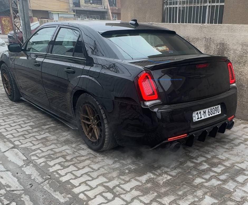 السلام عليكم 

اوباما(كراسلير) 2021
 v8/5700
ماشىيه 41mi 
———
فول مواصفات 
رادر امامي
تحذير تصادم 
قياده ذاتيه مسار
 رادر جانبي 
 حساسات امامي و خلفي 
بردة خلفية
 كشنات  S حضن احمر بلاد 
تدفئة تبريد كشنات امامي
تدفئه كشنات خلفي 
 +ميموري 3وضعيات 
 السيارة بنوراما 
و شادله زوج تايرات قبل اسبوع 
 وباقي مواصفات الفول المعروفه
———
الأضافات
شوته afe 
دركة RPM كاربون فايبر 
ويل تايتن ريسنك امريكي
هدرز امريكن ريسنك 
دبات موبار 
بوابات للأكزوز 
انارة داخلية  متغيره احدث نظام
اويل كاج كان
بنيد srt ٣ فتحات + بنيدها الاصلي موجود سليم100% تاخذه ويه السياره
 دفيوز خلفي +لحيه جانبيه 
——— 
الحادث فقط قبق جنطة مبدل بدون دواخل  

مكانة بغداد
——-هزة وسنوية جديدة
السعر 33 الف 
الشراي يتصل تحياتي الكم ***********
