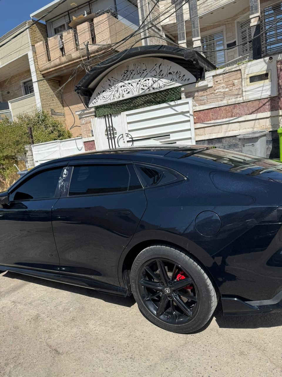 السلام عليكم شانجان  يو ني ڤي موديل 24 ماشية 27800 وقابل للزيادة بعدها على وظع الشركه  محرك 2000 تيربو السيارة صاروخ مكان السيارة التاجي  السعر 175 وبيها مجال بسيط حك الجية *********** 
***********
