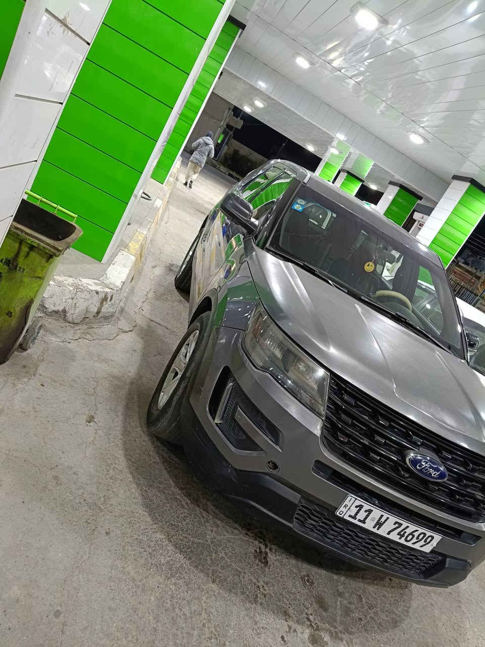 السلام عليكم فورد اكسبلور موديل 2019 رقم بغداد انكليزي هزة جديده سنويه جديده ورقم جديد باسمي شخصيآ تحويل مباشر محرك 6 سلندر 3700  كير تعليك شاشا كبيرة كامرة خلفيه دواره 
لايت زنون عالي ناصي السيارة بوليسي بيهه قطعتين ونص صور الحادث بالمنشور 
محرك كير تبريد خير من الله صدرهه زين للبيع او مراوس نزل حسب القناعه وهذا رقمي للاستفسار *********** مكاني بغداد
