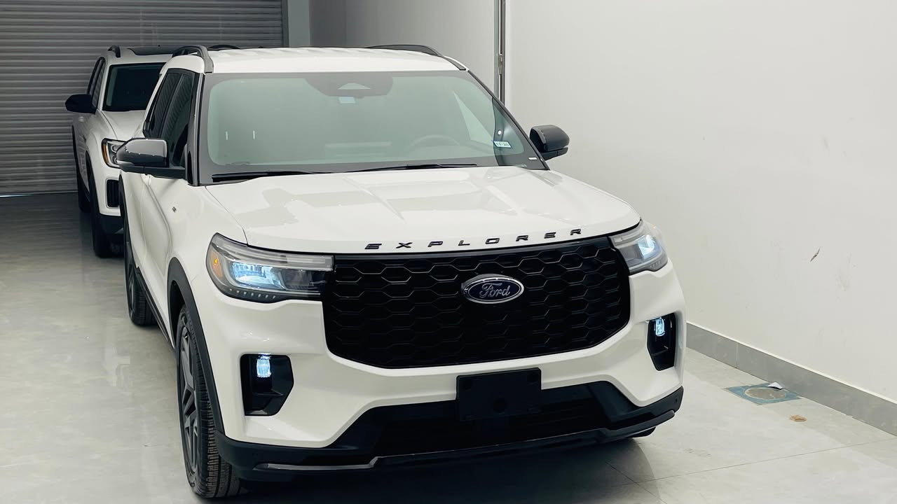 Ford Explorer ST_Line 2025
العداد : 7 الف مايل
ضرر:  بدون صبغ بس شبر صندوق تعدیل بارد 
سیارة تعتبر کلین و زیرو بدون داخل ارباكات سليم✅
 بجم و خلفي کبس دعاميات بشرط
1FMUK7KH8SGA90978

بالمواصفات ST Line اكسبلوره

٤کامیرا 360
شاشە کبیر 
کیج ديجيتال
وایرلیس جارج 
بصمة تشغيل
بصمة ابواب
(Remote Stat)
صندوق شفط كهربائي
رادار امامي (تحديد مسار)
رادار جانبي (نقاط عمياء)
رادار خلفي (التحذير من الاصطدام)
شفتات استيرن
استيرن تدفئة
كشنات جلد و شامو vip
كشنات تدفئة+ تبريد
هاند بريك بصمة
Auto Stat
Auto Stop
حساسات امامية+خلفية
(Navigaton)
مانع انزلاق

‎‏‎ مکان سیارة اربیل 
‎‏‎سیارة بدون رقم تترقم شمالي 
‎‏‎‏‎للاتصال والاستفسار
‎اسیاسیل ***********☎️
‎اسیاسیل ***********☎️
☎️کورك ***********
☎️کورك ***********
