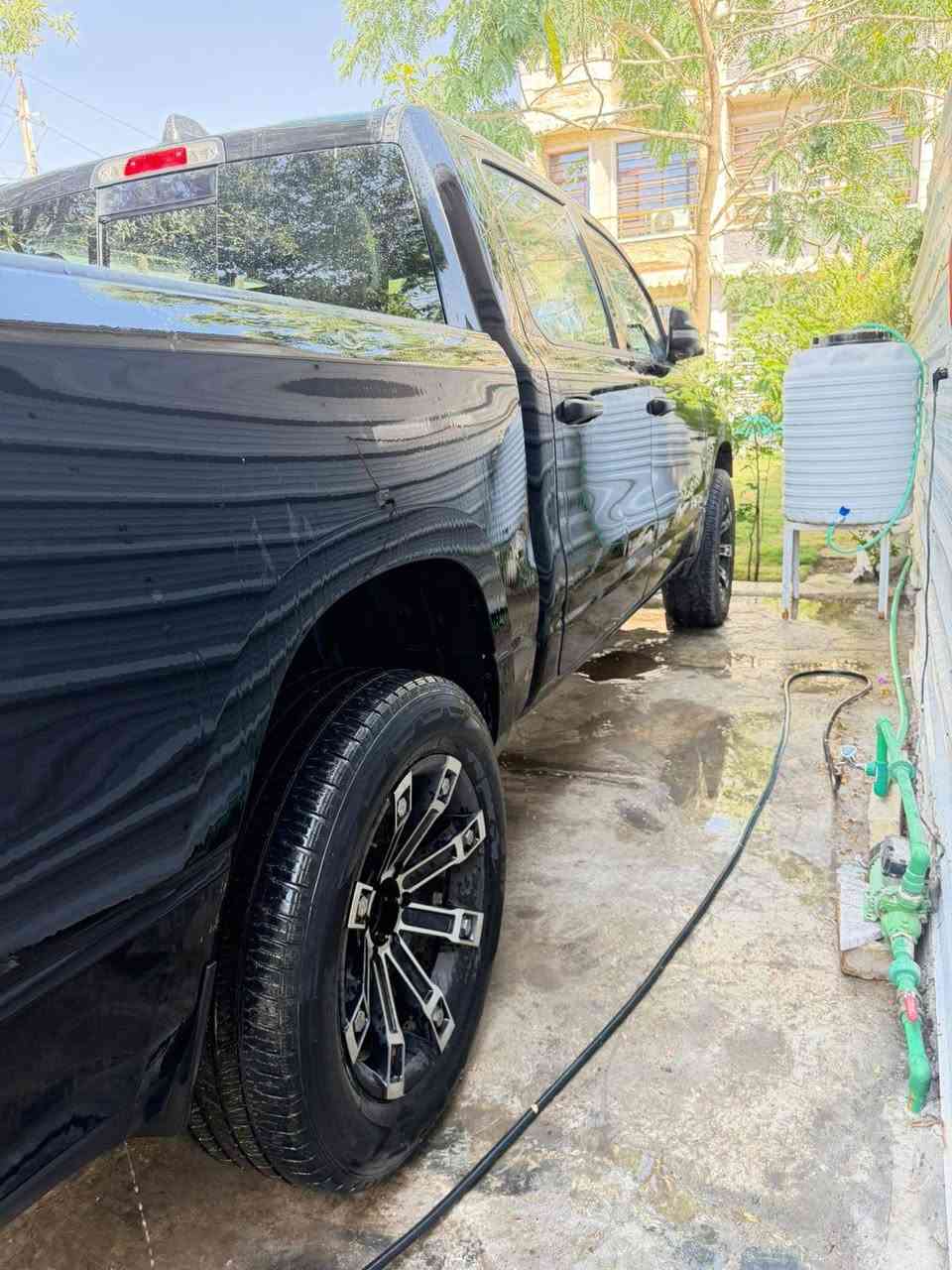 البيع رام بك هورن 

شاشه كبيره 

دبل قاصه 

ماشيه 50 الف كيلو

موديل 2023

ترقيم جديد 

رقم بغداد بسمي 

محرك 3600 

لون اسود

باب طويل بدي قصير  
 
سياره على وضع الشركه 

تحويل ثاني يوم 

تخم ويل 

تخم تاير 

سعر 285 وبي مجال بسيط

مكان السيارة 
بغداد  / حي اور 
***********
