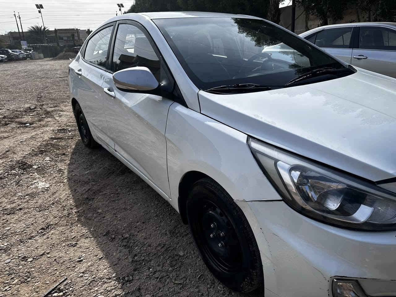 السلام عليكم من رخصت الادمن اكسنت موديل 2017 خليجي تبريد جديد  شغال حداديه زينه رقمها واصط بس ولد يعني مضمون تحويلها عليه غرامه 200 الف تنزل من سعرها بيها ملاحضات بصيطه تجي وتشوف وبيها ضربه من جهت اليسره بس مو كلش قويه سعر 70 وبيها مجال مكاني بغداد الغزالية قرب المرور رقمي ***********
