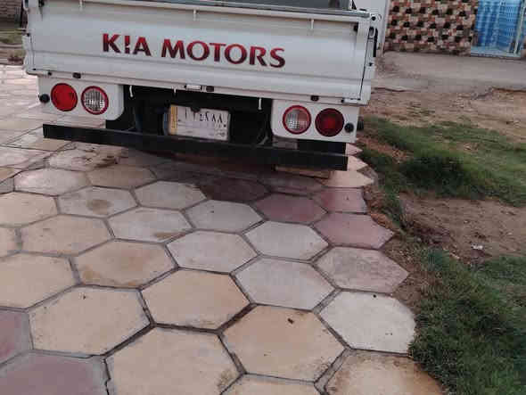 السلام عليكم كيا حمل للبيع موديل 2014 كفاله السياره لاتصال على الرقم***********
