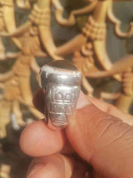 تحفه م̷ـــِْن الجزع البقري صياغه يدويه ثقيله قطعه خشنه مكان كربلاء توصيل بغداد فقط ***********
