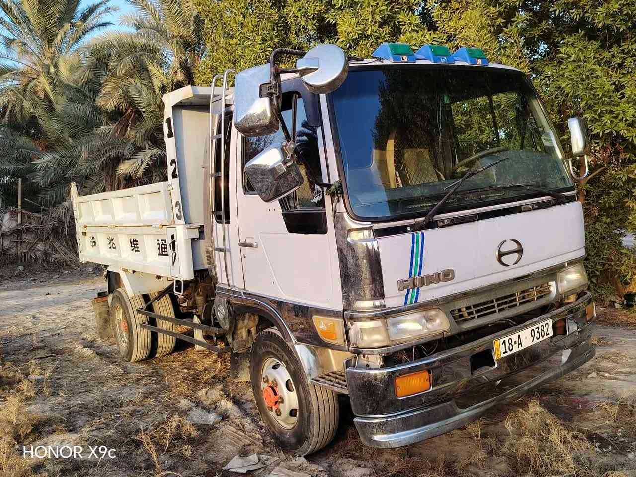 السلام عليكم هينو أنكر للبيع مكينه80رقم بابل انكليزي سنويه لل30 سبعه نمره تاير17.5 نضيفه السياره مكان شاميه مكلف بالنشر الاستفسار على رقم ***********
