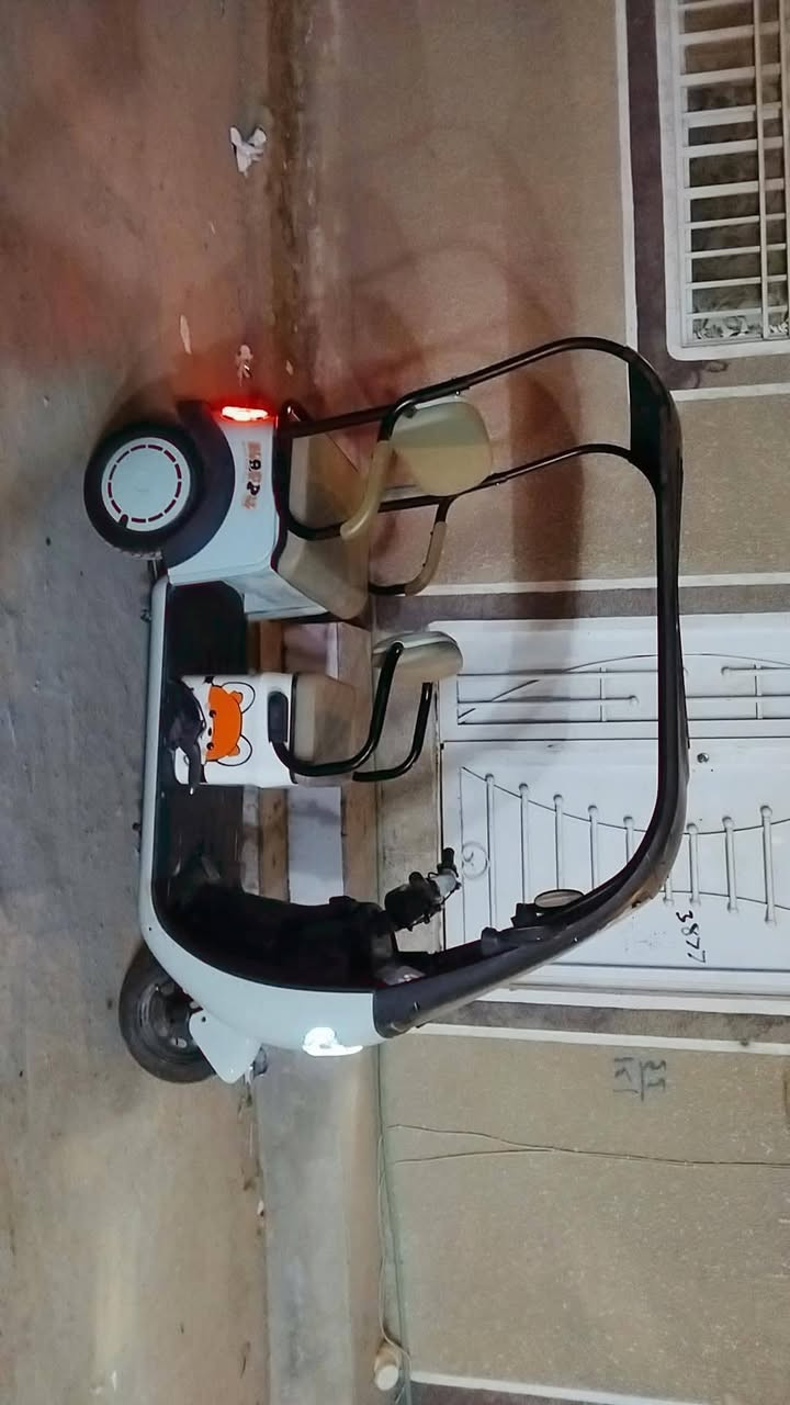 سلام عليكم  تكتك شحن للبيع جديد لي شهر من نزلته من معرض مليون ربعه بيهه مجال هاذا  ***********
