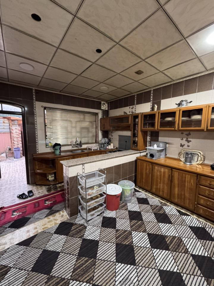 دار للبيع حي البكر مساحة ٢٠٠متر واجة٩بناء نضيف طابق واحد سعر مناسب فديو الدار في التعليقات 
مكتب المملكة للعقار سايدين الاخاء
***********
***********
