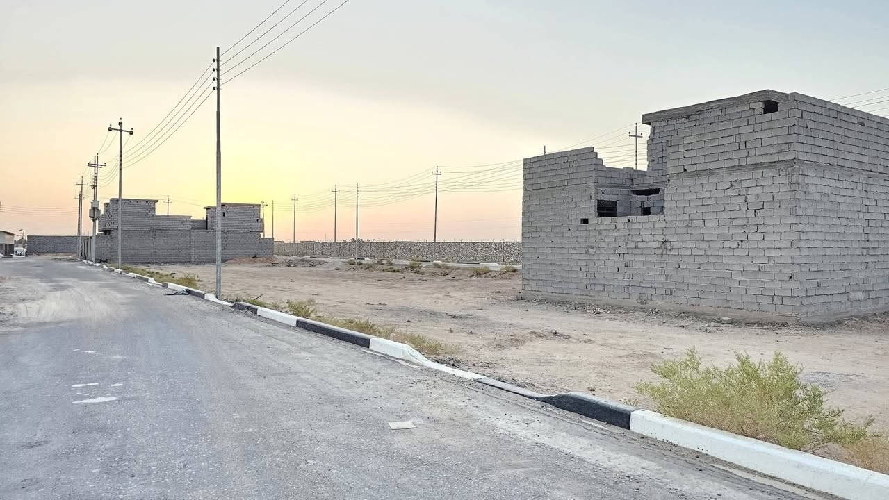 عقار مناسب في كربلاء💯
✅️قطعة أرض للبيع مساحة 100 م
واجهة 10 م نزال 10 م مربعة 
طابو سند 25 إقرار محكمة 

✅️متوفرة كافة الخدمات
تبليط، ماء، كهرباء، مجاري 

✅️الموقع كربلاء - شارع رابط 
الزبيلية( مجمع النور السكني )
تبعد من مركز مدينة كربلاء 8 كم 

💰السعر 25 مليون دينار عراقي 

📞 إتصل الآن:  ***********
