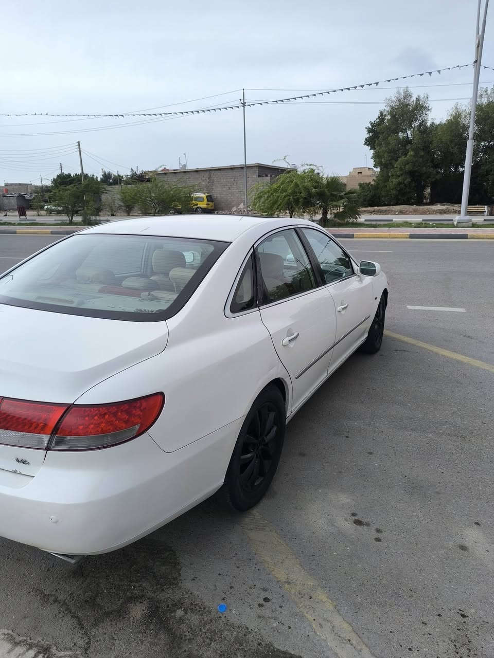 أزيرة خليجي فول مواصفات  خليجي كفالة عامة من الحادث والصبغ والمحرك والگير محرك (3.300) مامفتوح طخم تاير حدادة جديدة تبريد ممتاز منظومة زنون عالي ناصي اصلي رقم دولي جديد بأسمي تحويل مباشر موديل(2006) بيع او مراوس البصرة متواجد واتساب (***********) السعر (95)
